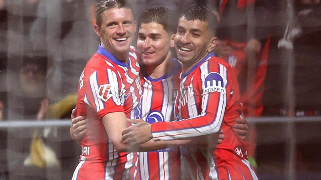 Julián Álvarez celebra el gol de la victoria ante el Athletic Club