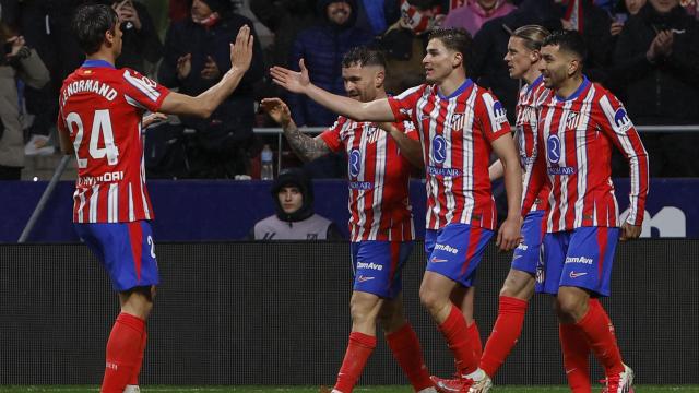 Los jugadores del Atlético de Madrid celebran el gol de Julián Álvarez ante el Athletic Club.