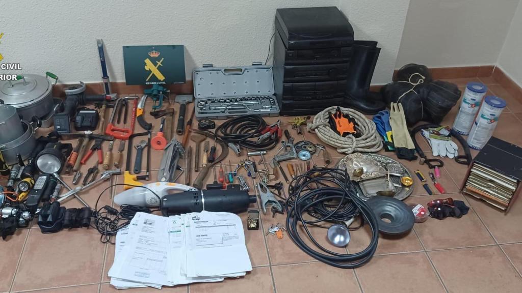 Efectos sustraídos por el detenido.