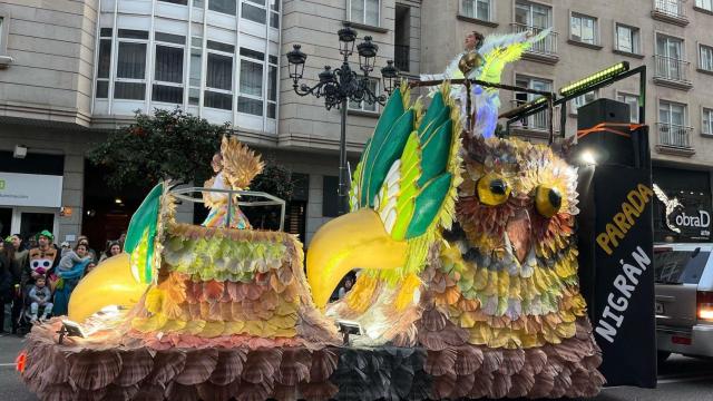Desfile de comparsas del Carnaval de Vigo en 2025.