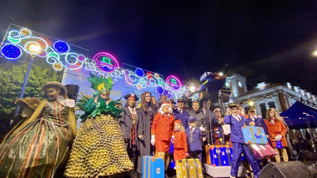 El alcalde de Albacete, Manuel Serrano, con los premiados.
