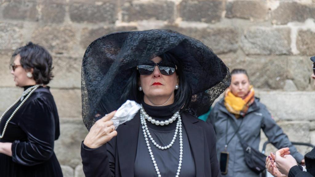 Una de las participantes en el 'Entierro de la Sardina' del año 2024 en Toledo.