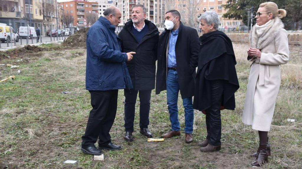 Las autoridades visitaron el inicio de las obras.