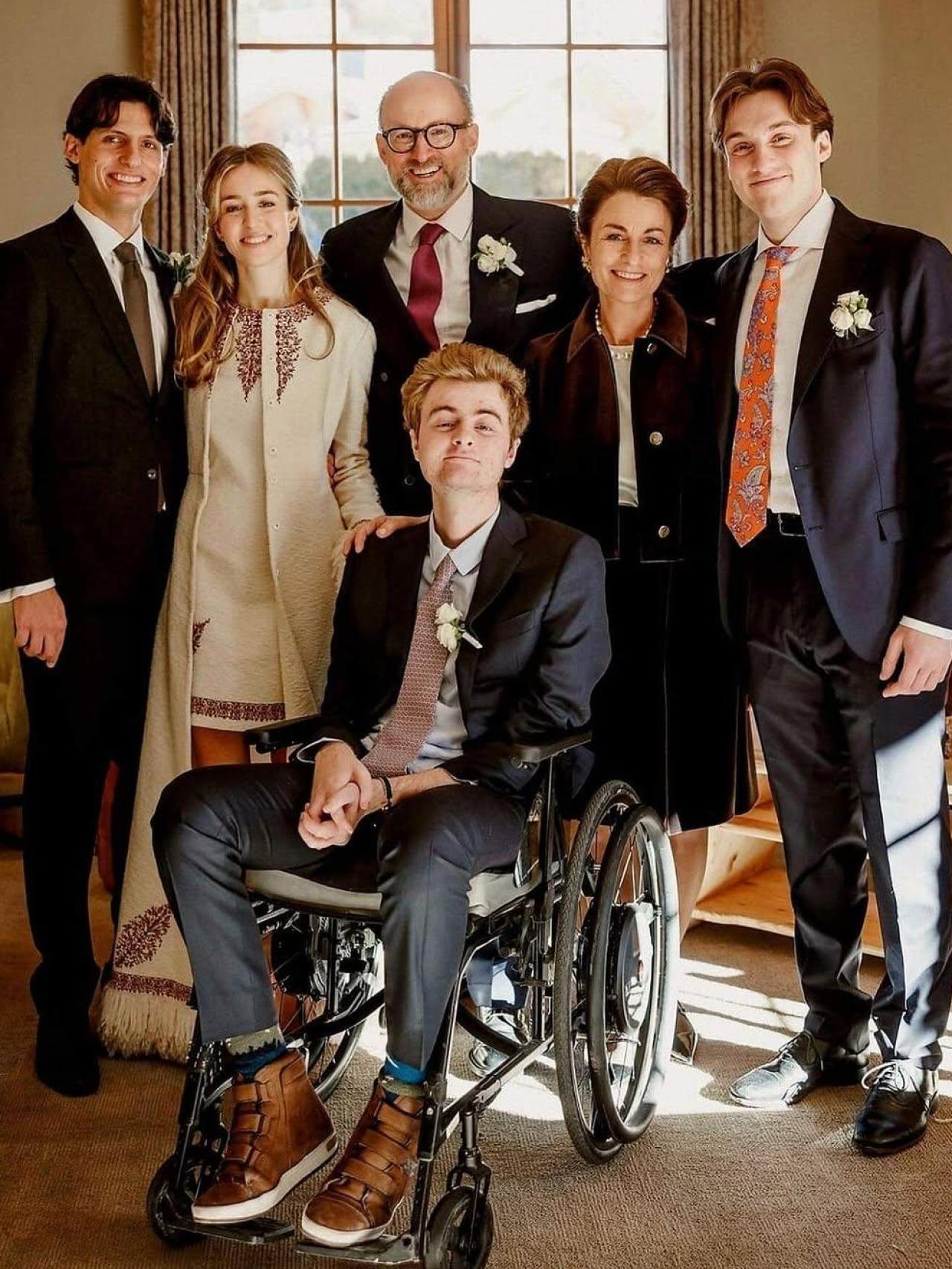 El príncipe Roberto de Luxemburgo, con su familia.