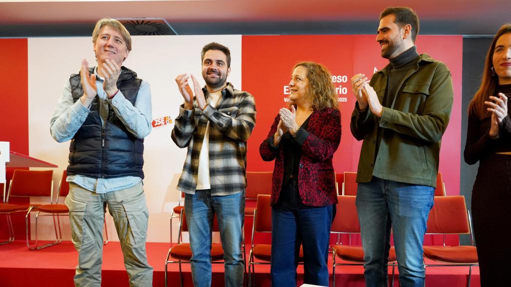 El secretario general del PSCyL, Carlos Martínez, y el secretario general de Juventudes Socialistas de Castilla y León, Diego Vallejo, participan en la clausura del Congreso Autonómico de Juventudes Socialistas de Castilla y León. También asiste la eurodiputada Iratxe García