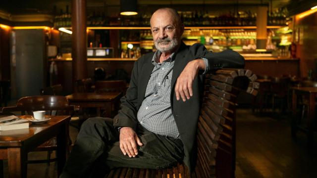 El escritor catalán Pedro Zarraluki, durante la presentación de su libro 'La curva del olvido'.