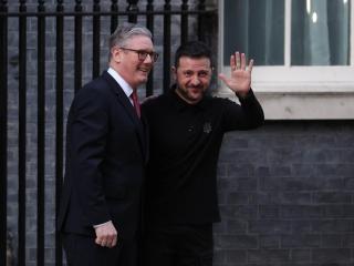 Kier Starmer, primer ministro británico, y Volodímir Zelenski, presidente de Ucrania, en el 10 de Downing Street, en Londres.