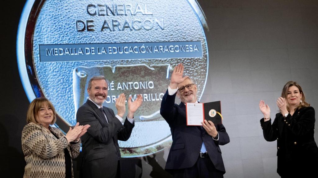 José Antonio Mayoral recibe la Medalla de la Educación aragonesa