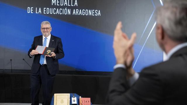 José Antonio Mayoral recibe la Medalla de la Educación aragonesa