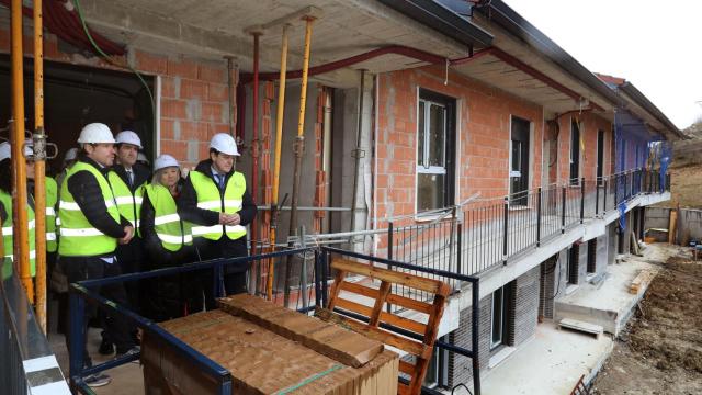 El presidente de la Junta de Castilla y León, firma el Protocolo General de Actuación para el desarrollo residencial 'Vega de las Claras' en Aguilar de Campoo (Palencia)