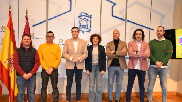 Javier González junto a Maite Martínez y los alcaldes de los diferentes pueblos de la XXIX edición del Circuito ‘Las cinco leguas’