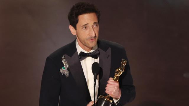 Adrien Brody, con el Oscar. Foto: Reuters