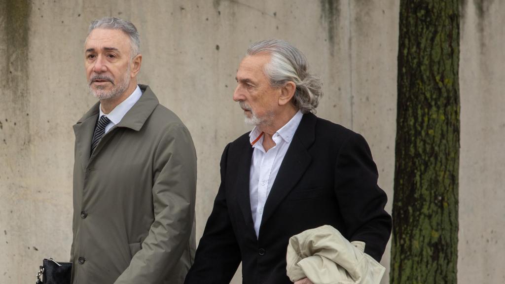 Francisco Correa, junto a su abogado, este lunes, en la Audiencia Nacional.
