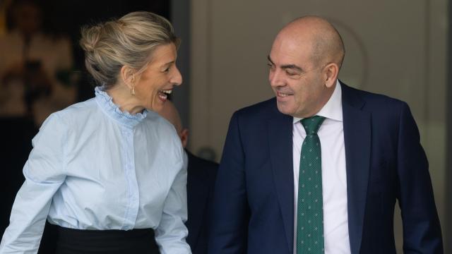 El presidente de ATA, Lorenzo Amor, y la vicepresidenta segunda del Gobierno y ministra de Trabajo y Economía Social, Yolanda Díaz, durante la asamblea electoral de la Federación Nacional de Asociaciones de Trabajadores Autónomos (ATA)