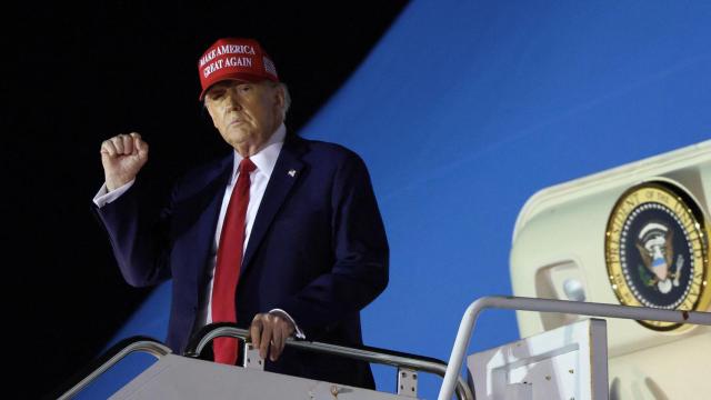 Trump, el pasado viernes, saliendo del Air Force One en Florida.