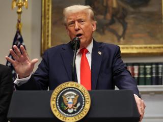 Donald Trump, ayer, durante el anuncio de los aranceles a Canadá y México.