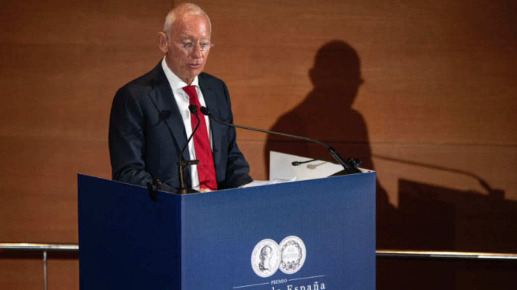 El presidente y fundador de Mango, Isak Andic, interviene durante el acto de entrega del VIII Premio Reino de España a la Trayectoria Empresarial (Iese).