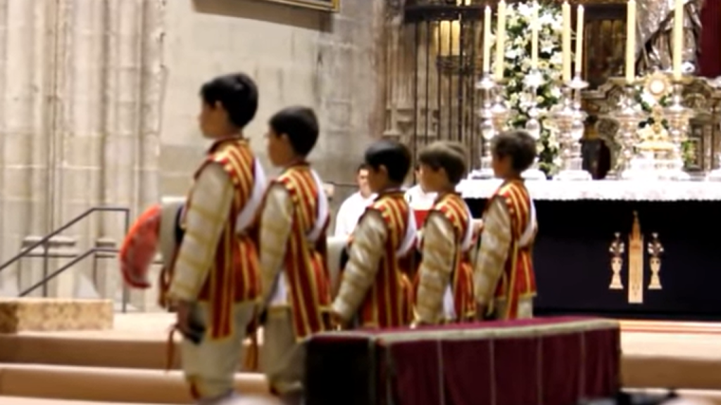 Los Seises bailan por Carnaval.