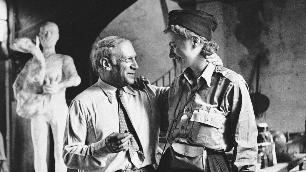 Picasso y Lee en el estudio del artista, tras la liberación  de París. Agosto de 1944. Foto: Lee Miller Archives, 1985