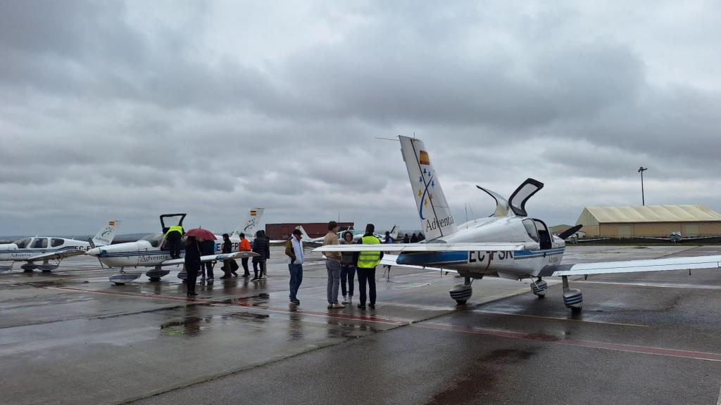Asistentes a la jornada de puertas abiertas de la Escuela de Pilotos de la Universidad de Salamanca