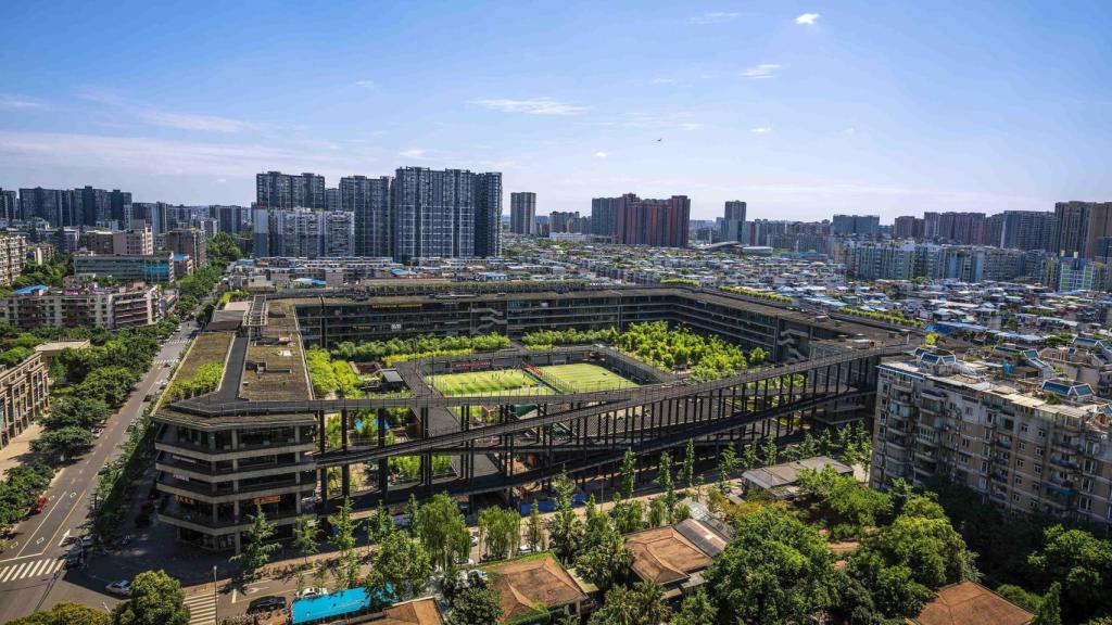 West Village, proyecto de cinco pisos que abarca una manzana entera en Chengdu, la ciudad natal de Liu Jiakun Foto: Chen Chen