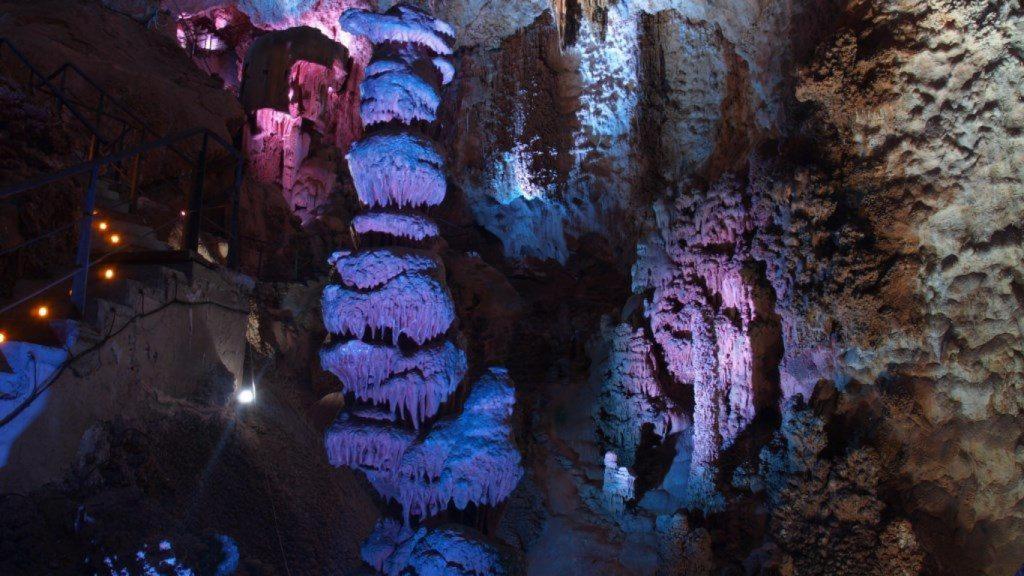 Interior de las cuevas de Busot.