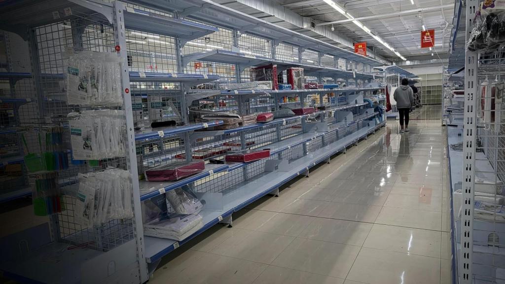 Pasillo vacío del Maxi Asia.