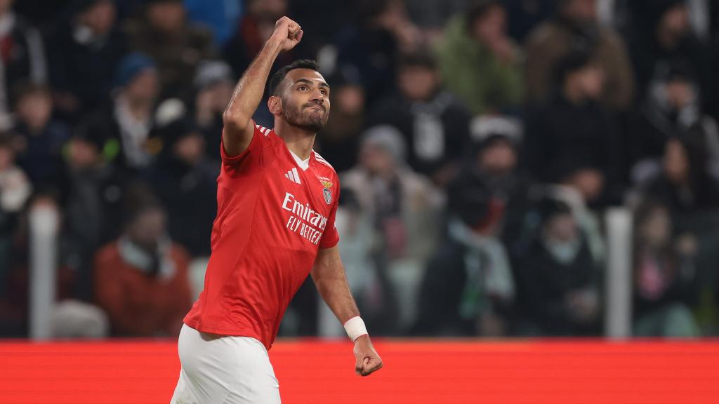 Pavlidis celebra un gol en la Champions League