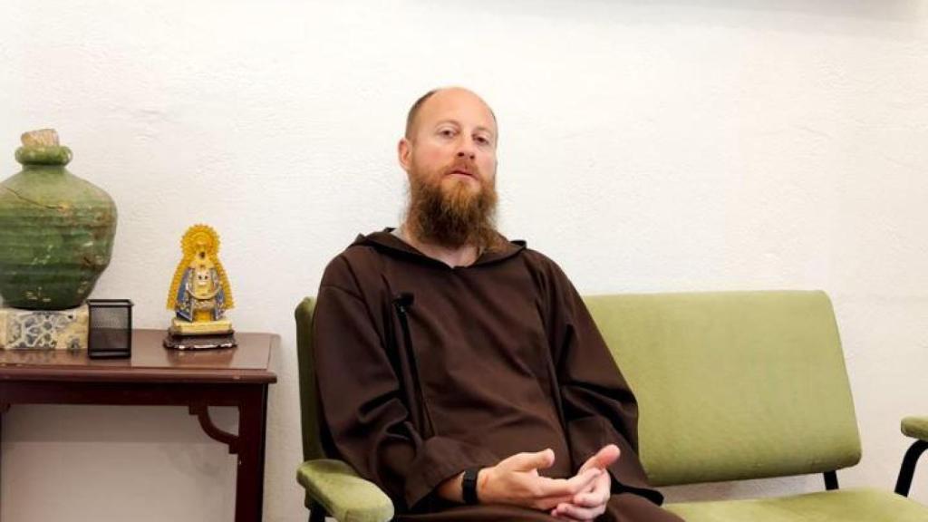 El fraile, durante una entrevista ofrecida en 2023 al programa La Sacristía de Sanlúcar de Barrameda.