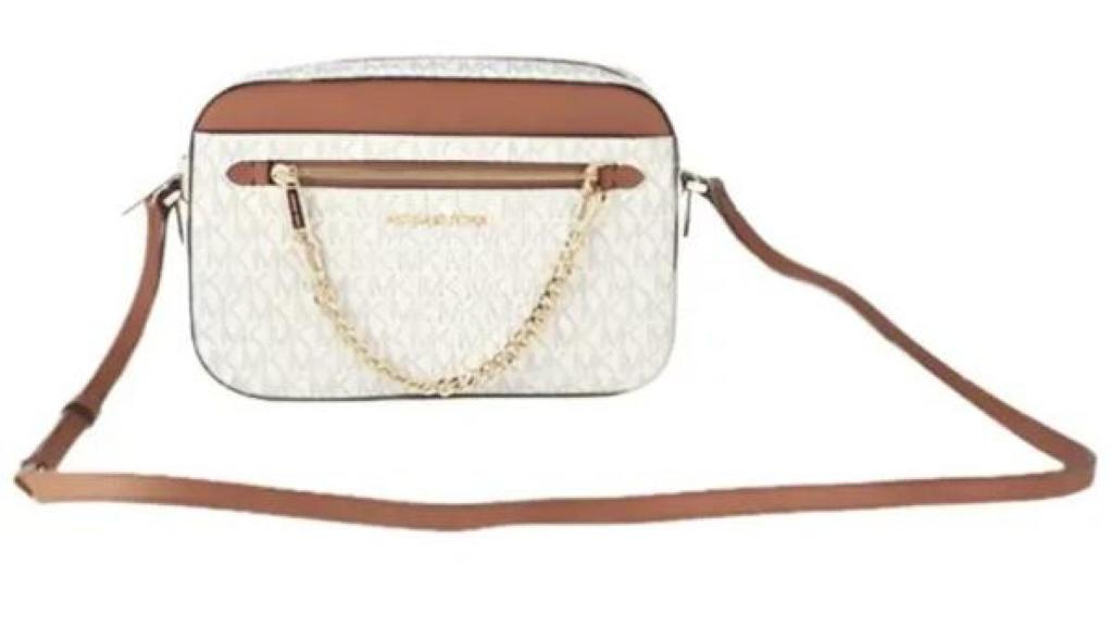 Este bolso cuenta con un diseño y tamaño óptimo.