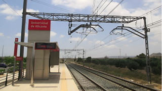 Vista de la doble vía ferroviaria a su paso por Sant Vicent del Raspeig.
