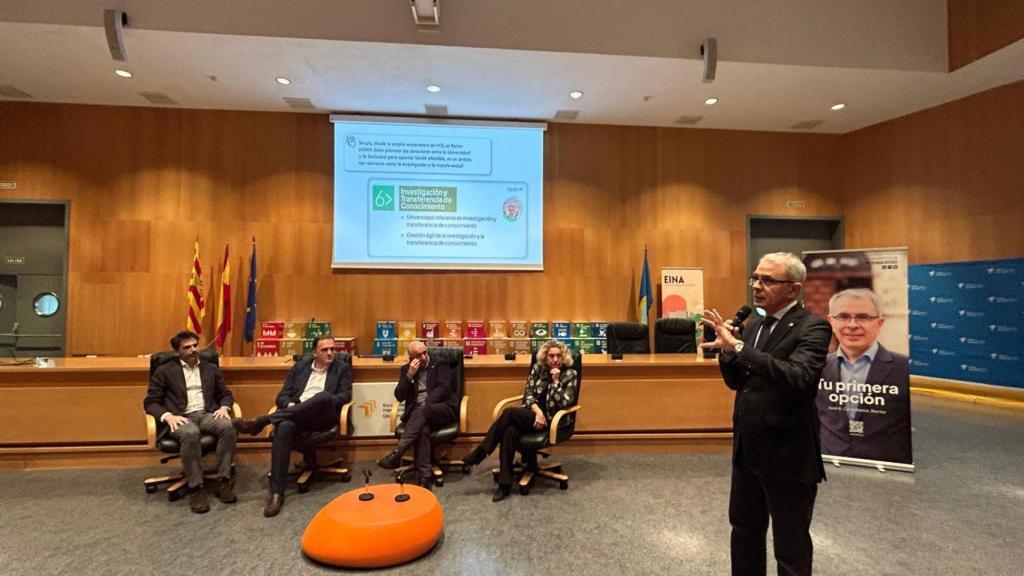 José Ángel Castellanos inicia su carrera a rector de la Universidad de Zaragoza