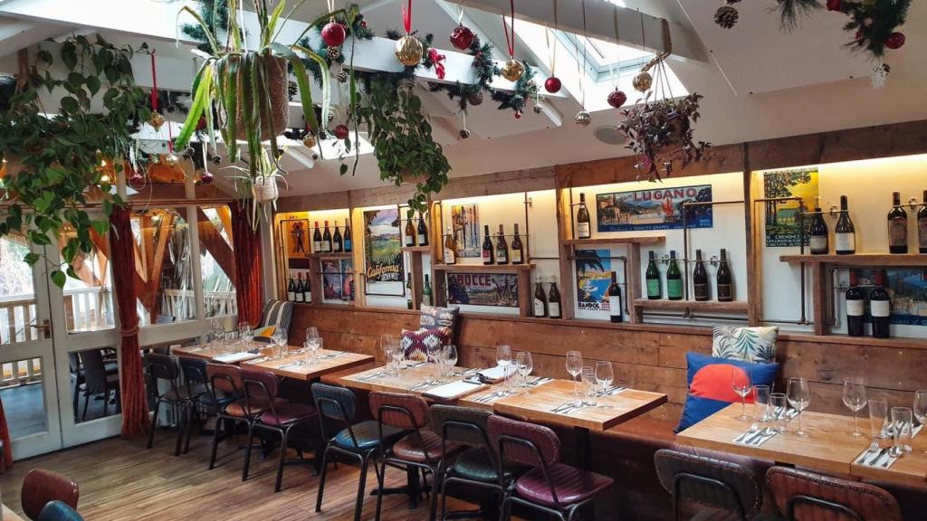 El wine bar de Bath que no te puedes perder: vinos sin fin y unos arancini inolvidables