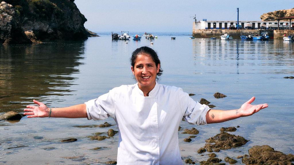 Ana Moura en el puerto de Porto Covo.
