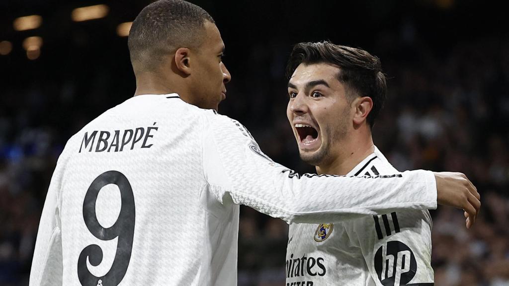 Brahim y Mbappé celebran el segundo gol del Real Madrid al At. Madrid