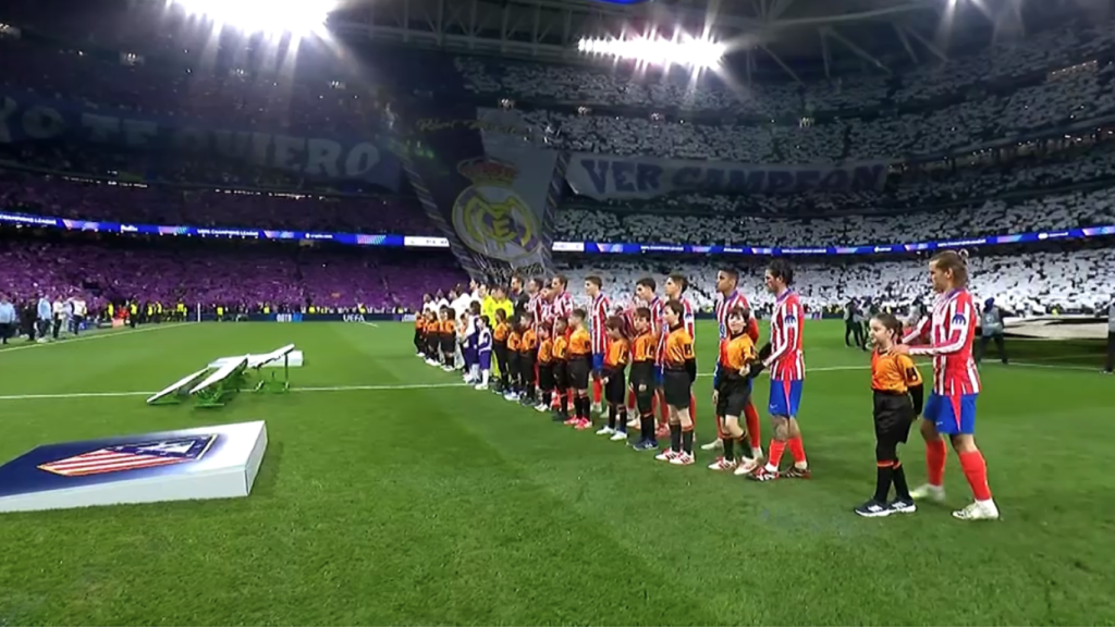 El mosaico en el Bernabéu antes del Real Madrid - Atlético de Champions.