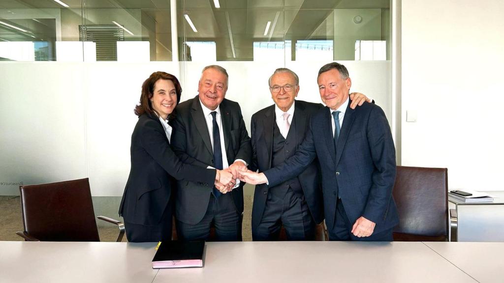 Estelle Brachlianoff, CEO de Veolia, Antoine Frérot, presidente de Veolia, Isidro Fainé, presidente de CriteriaCaixa y Ángel Simón, consejero delegado de CriteriaCaixa.