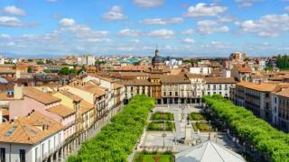 Vista aérea de una de las plazas de Alcalá de Henares.