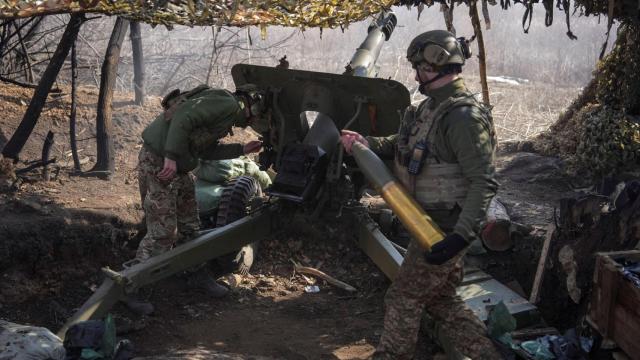 Soldados ucranianos en el frente de la ciudad de Pokrovsk.