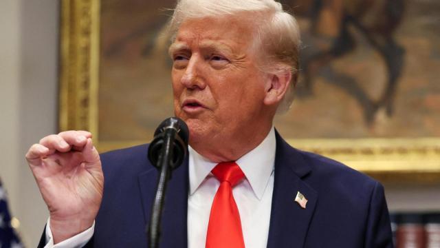 El presidente de Estados Unidos, Trump, hace un anuncio sobre inversiones en la Casa Blanca.