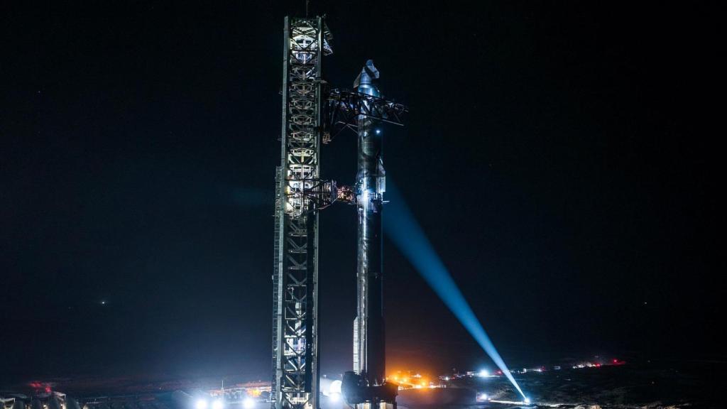 Starship en la plataforma de lanzamiento.