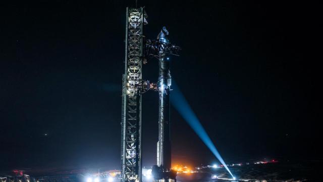 Starship en la plataforma de lanzamiento.
