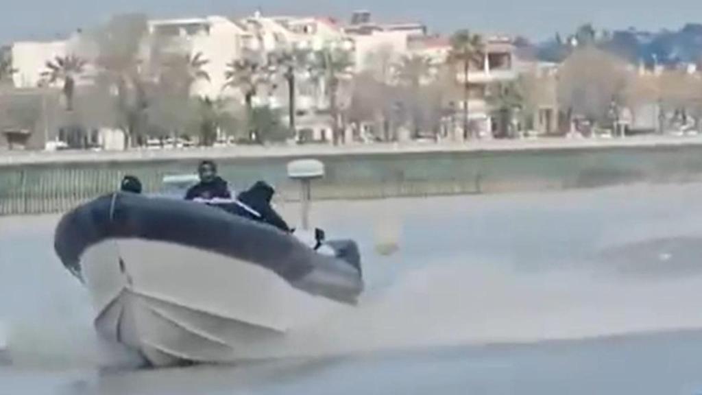 Imagen de una narcolancha en Coria del Río.