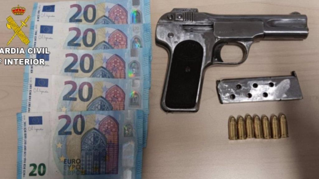 Un vecino de O Rosal (Pontevedra), detenido por llevar una pistola sin permiso de armas