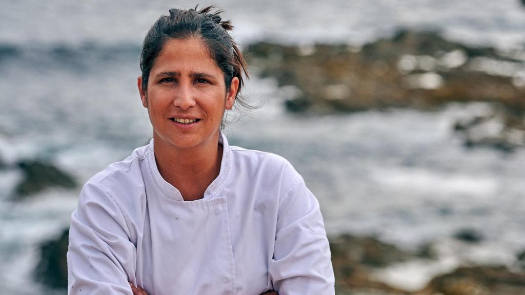 Ana Moura vistiendo la chaquetilla de chef.