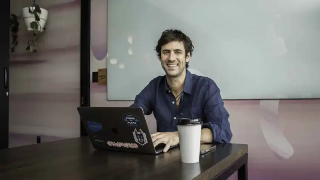 Goiko Llobet trabajando