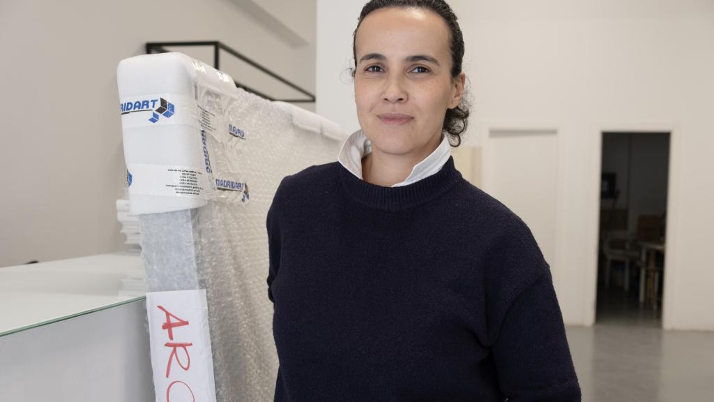 Sabrina Amrani, posando en su estudio.