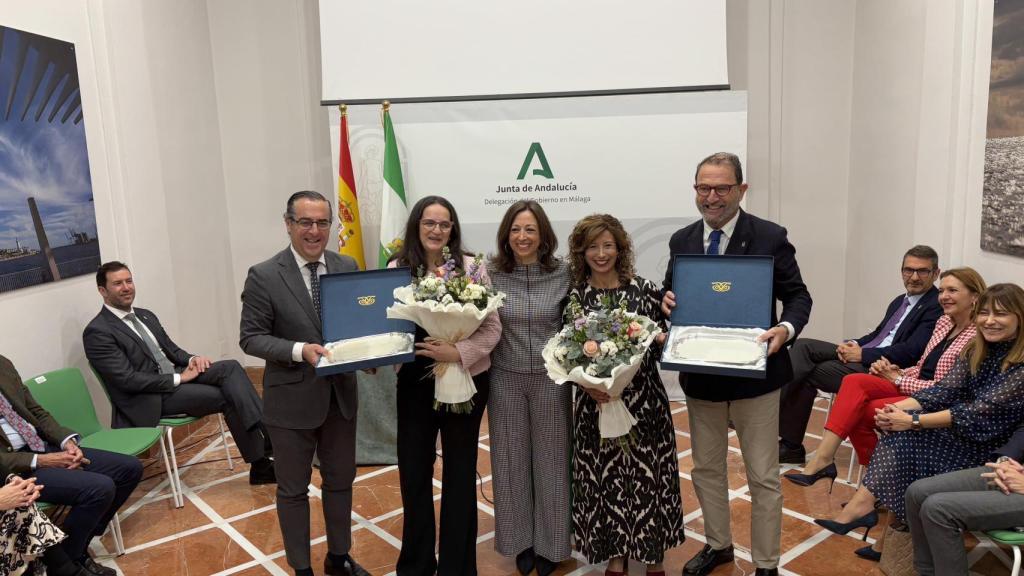 Las premiadas junto a Patricia Navarro