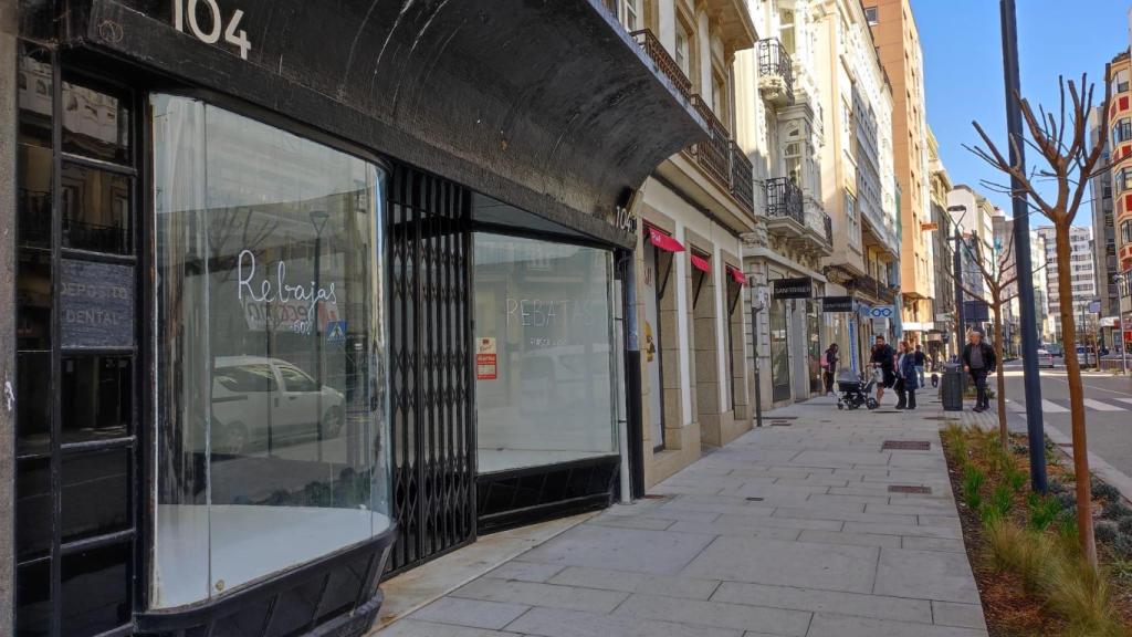 Local comercial cerrado en la calle San Andrés.