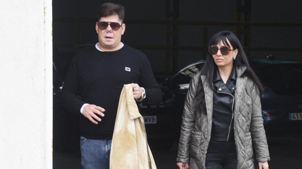 Lucas y su novia, María José, en el último adiós a Pedro este 5 de marzo.